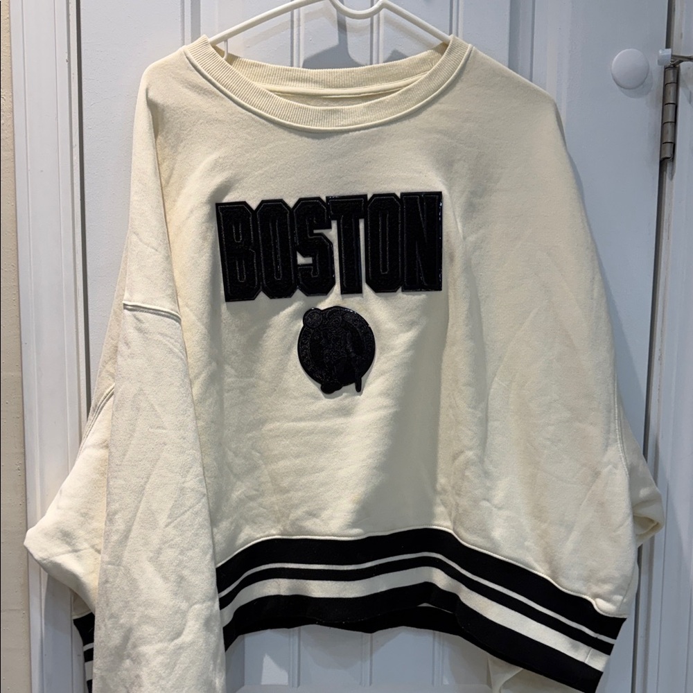 Boston Celtics XL Cream and Black Cropped Sweatshirt officially  licensed 5133